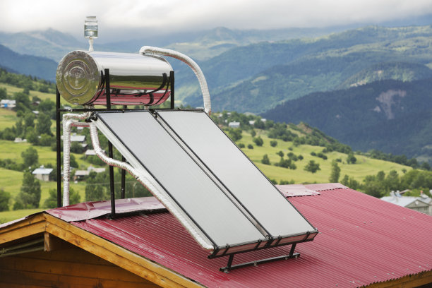 热管u型管平板太阳能热水在房产配套中的应用_集热器